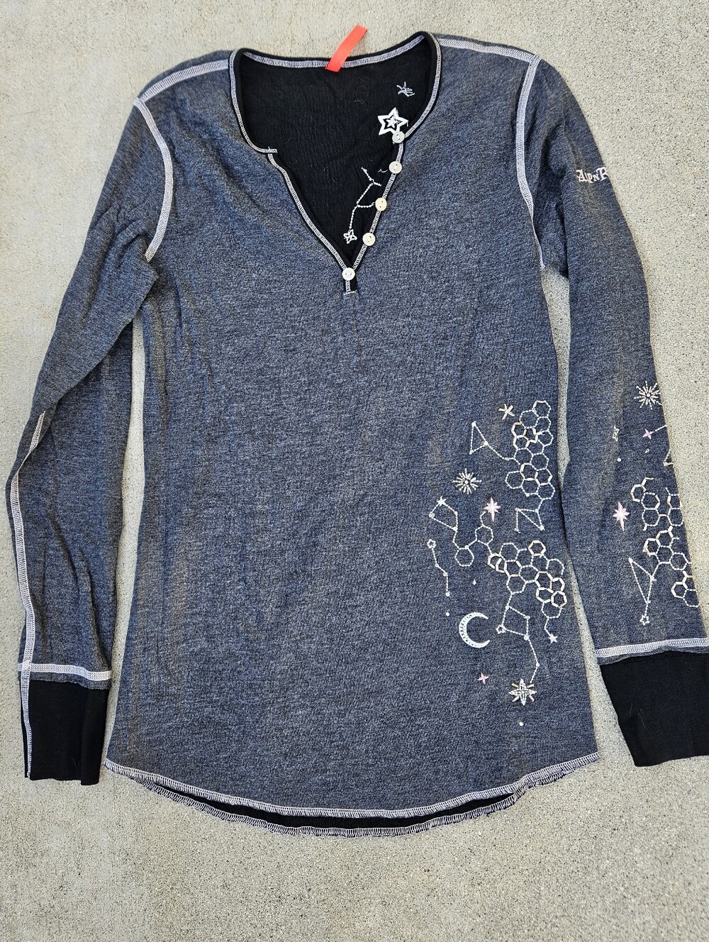 LIKE NEW ALP N ROCK LONG SLEEVE HENLEY THERMAL BEADED CELESTIAL GALAXY ZODIAC SM
